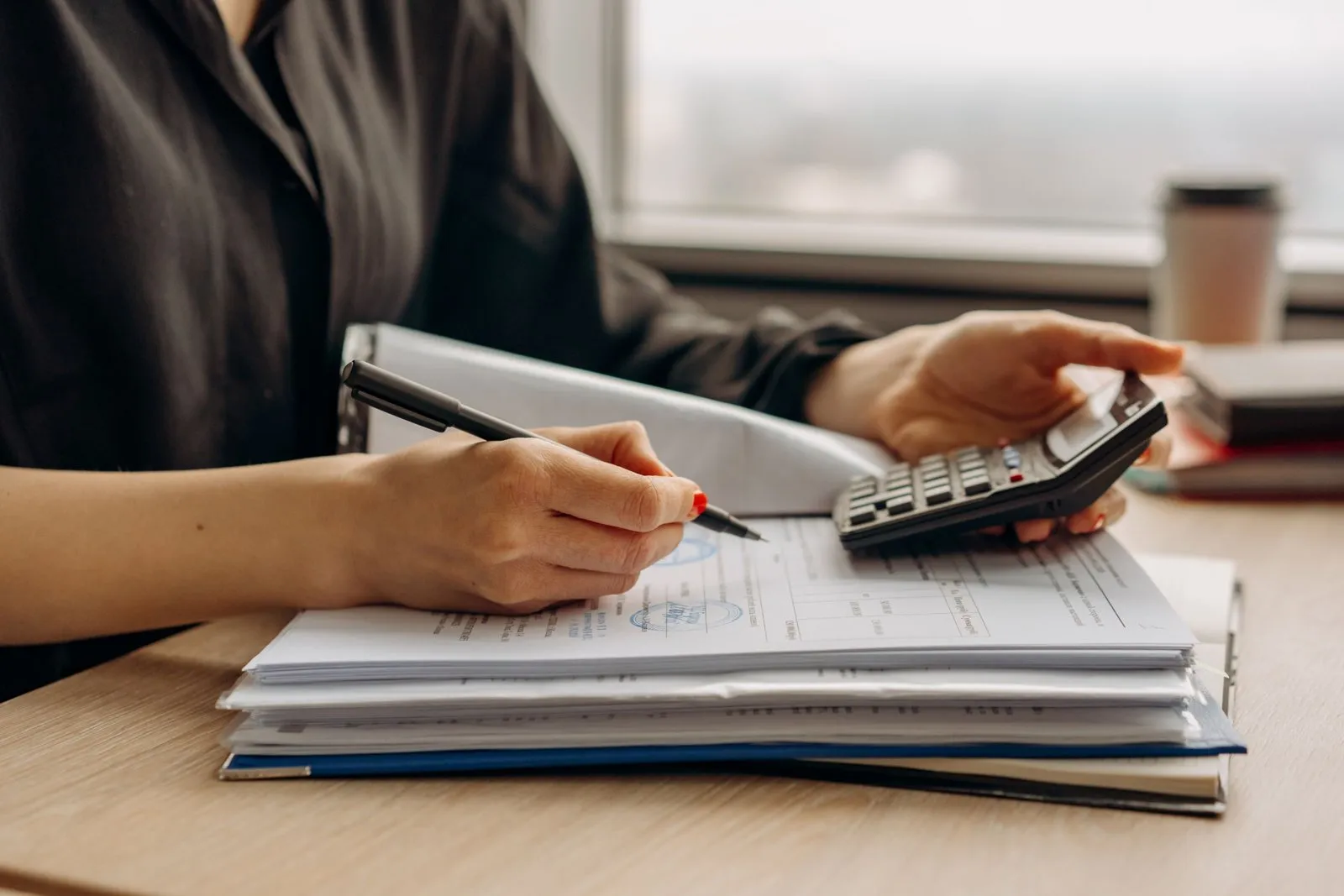 Les questions à poser avant de signer une lettre de mission, au-delà du prix.