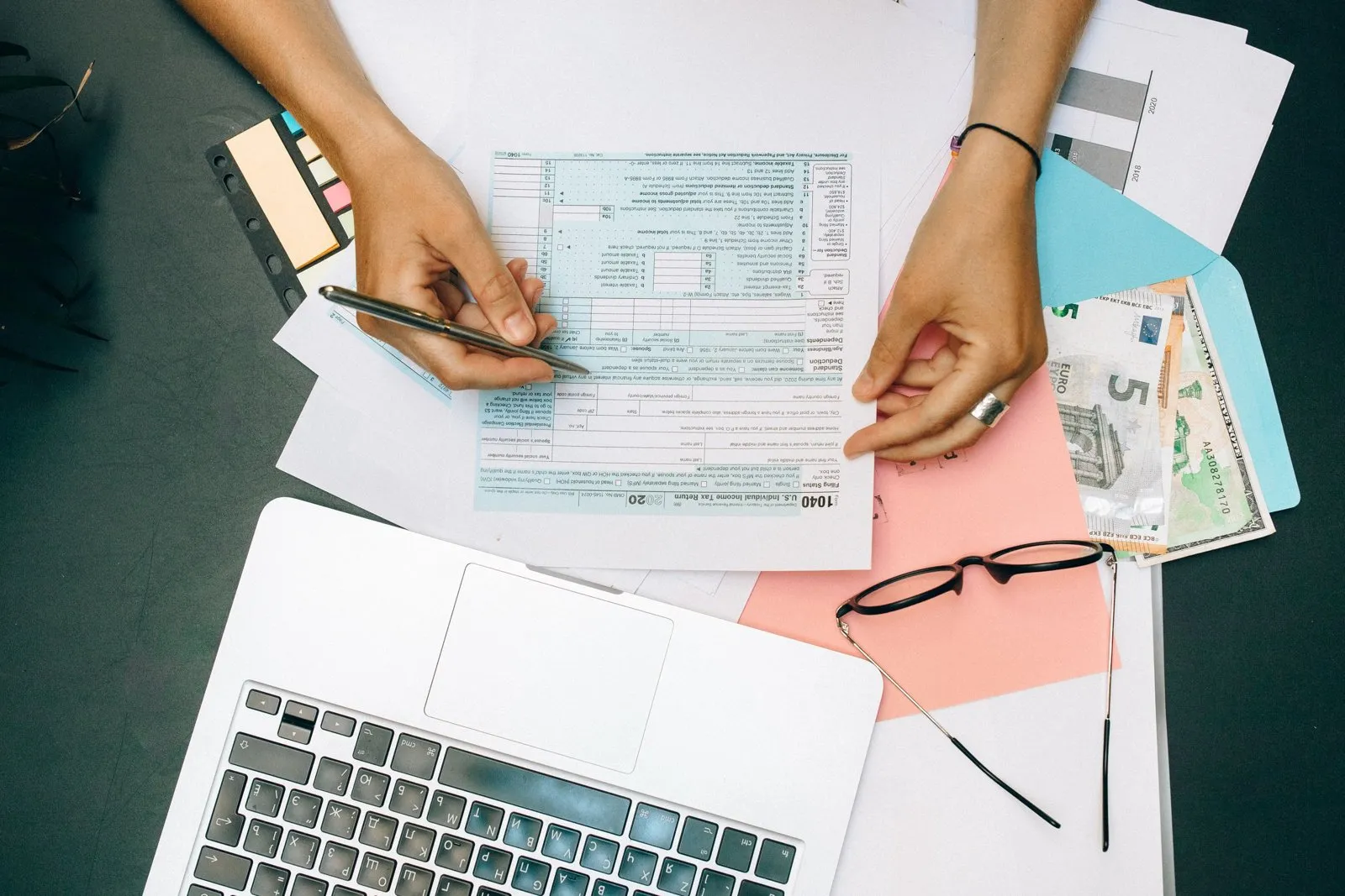 Les questions à poser avant de signer une lettre de mission, au-delà du prix.